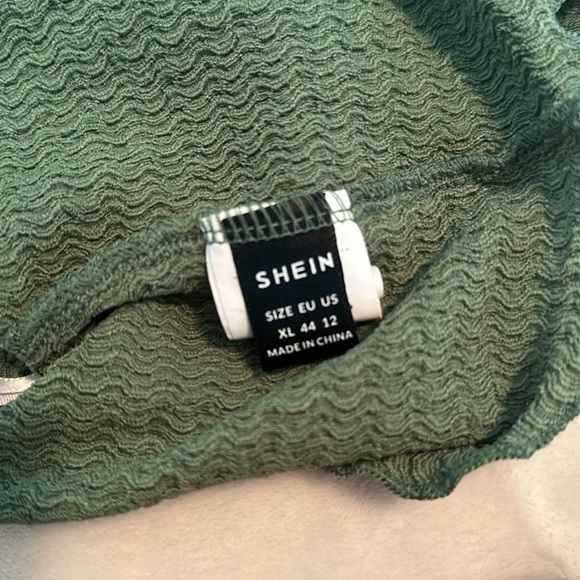 SHEIN size xl crop top - Picture 2 of 2